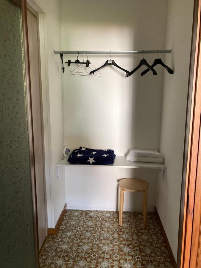 Bella Vita Guesthouse -Parcheggio Privato Interno Арона Экстерьер фото