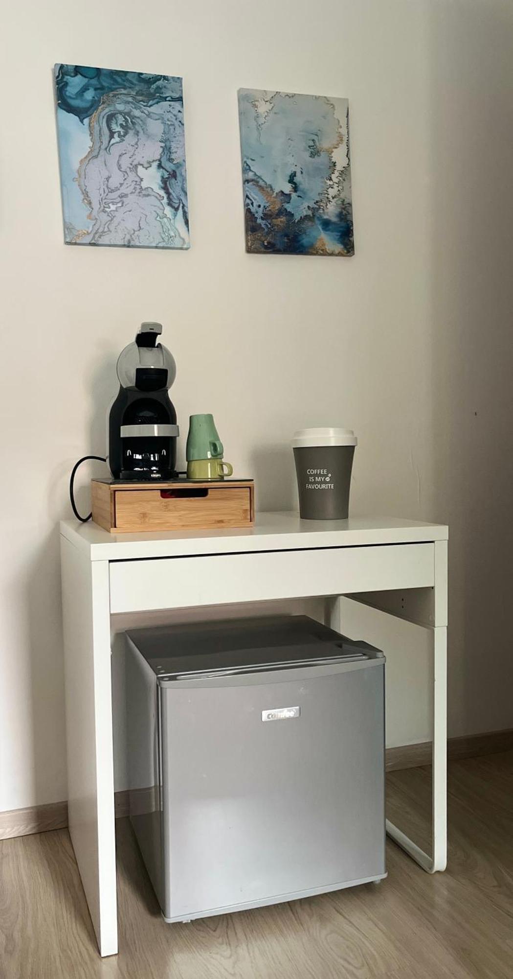 Bella Vita Guesthouse -Parcheggio Privato Interno Арона Экстерьер фото
