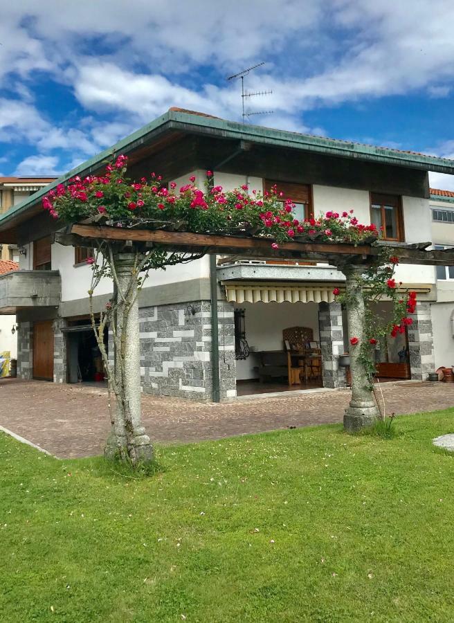 Bella Vita Guesthouse -Parcheggio Privato Interno Арона Экстерьер фото